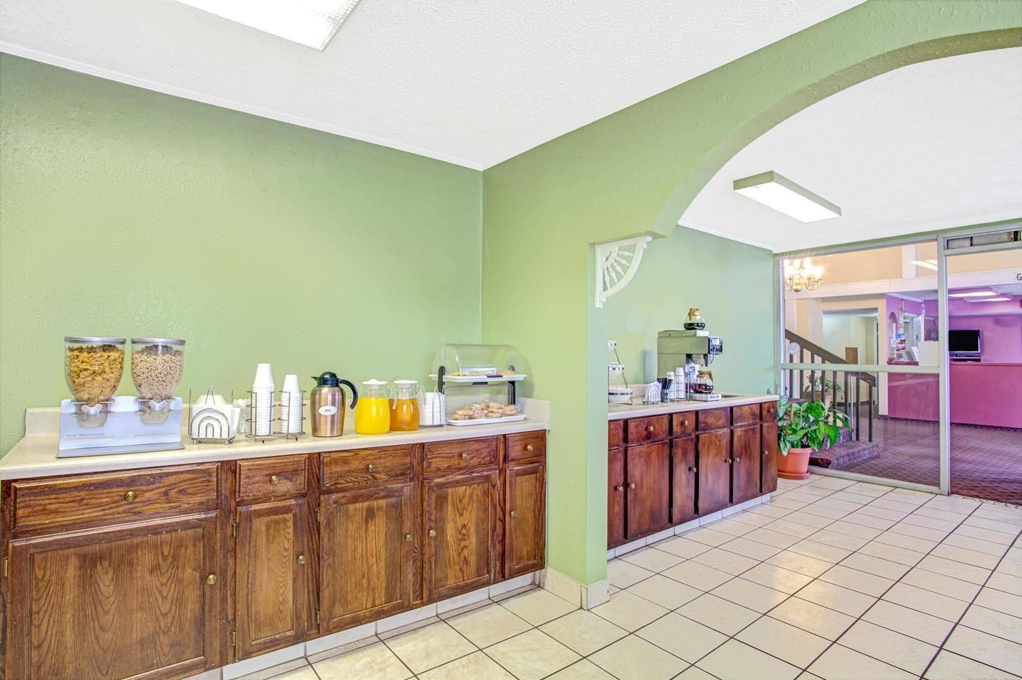 Knights Inn Memphis Airport Экстерьер фото