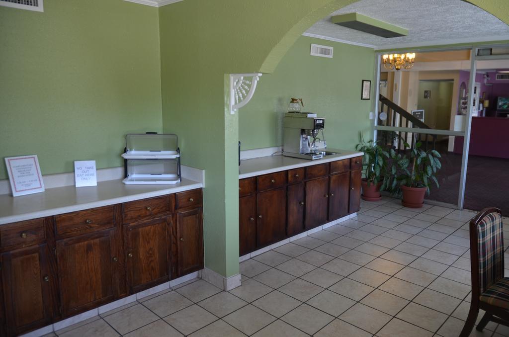 Knights Inn Memphis Airport Экстерьер фото